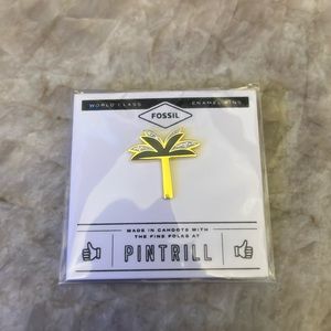 💕HP💕NWT! Fossil by Pintrill “Palm Tree” enamel pin